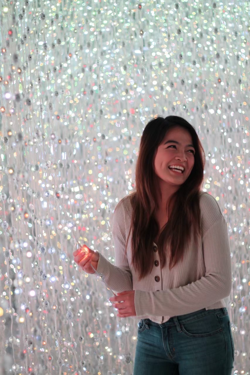 Alyanna surrounded by sparkling lights